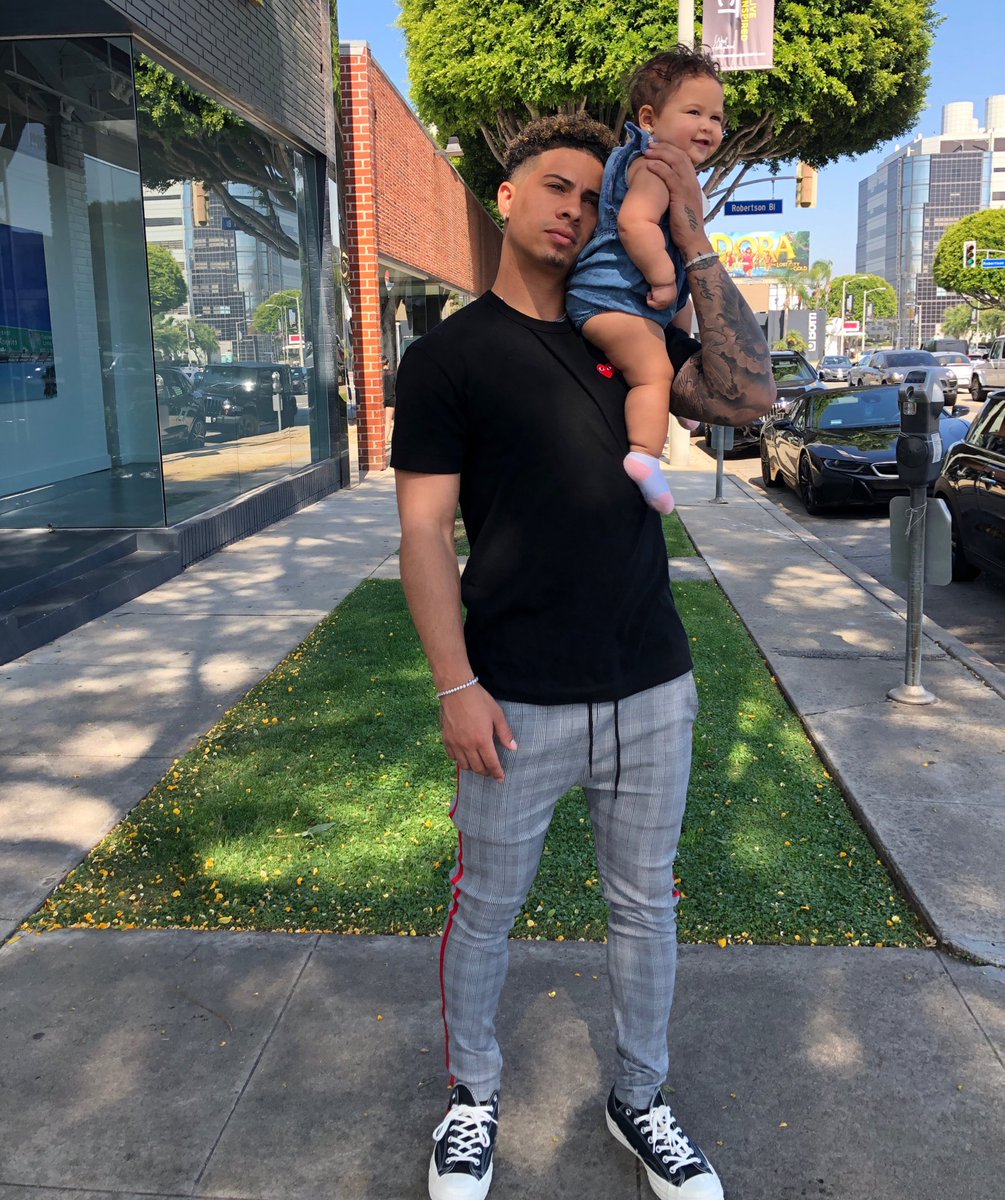 AustinMcbroom's tweet image. I wish I could hold you like this forever 💙