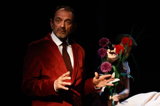 MirandoTeatro's tweet photo. La Yegua Muerta de @Bercappa  Como todas las obras que vi de Bernardo Cappa, estamos frente a un excelente espectáculo teatral.

Un loop que repite una pequeña escena de segundos que puede modificarse y complejizarse sin llegar nunca quizás a resolverse 
https://t.co/4hWLzG3Ivm https://t.co/yfXO10Os1s