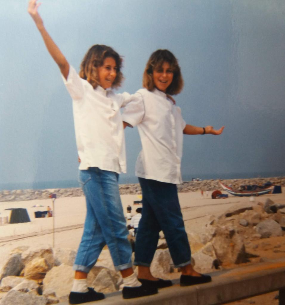 MadalenafSilva1's tweet photo. Happy birthday to us!!🎉🎀 #tbt #brosettes already🤣🤗 addicted since day 1.💛💖going to spend the day 2gether, as we always do. Our journey only makes sense 2gether. Love u sis!🎀
#borntogether #friendsforever #birthdaygirls #brosettes #loveusis👭😚 #tbt❤️ #gratitude
#blessed https://t.co/IgmHtSAYBl