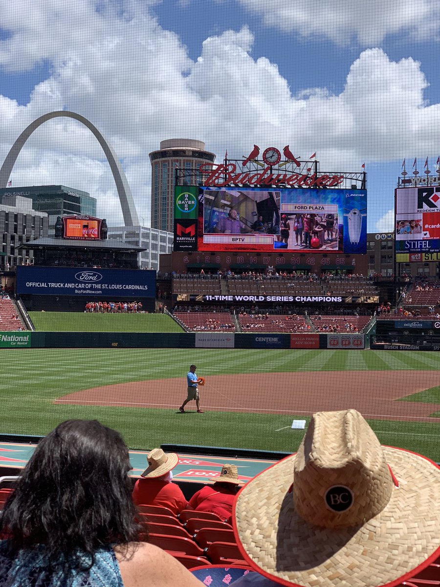 Yankeegirl_2's tweet photo. THIS Stadium tho Busch #stauimtour #hottAF https://t.co/zPJlKiAcye