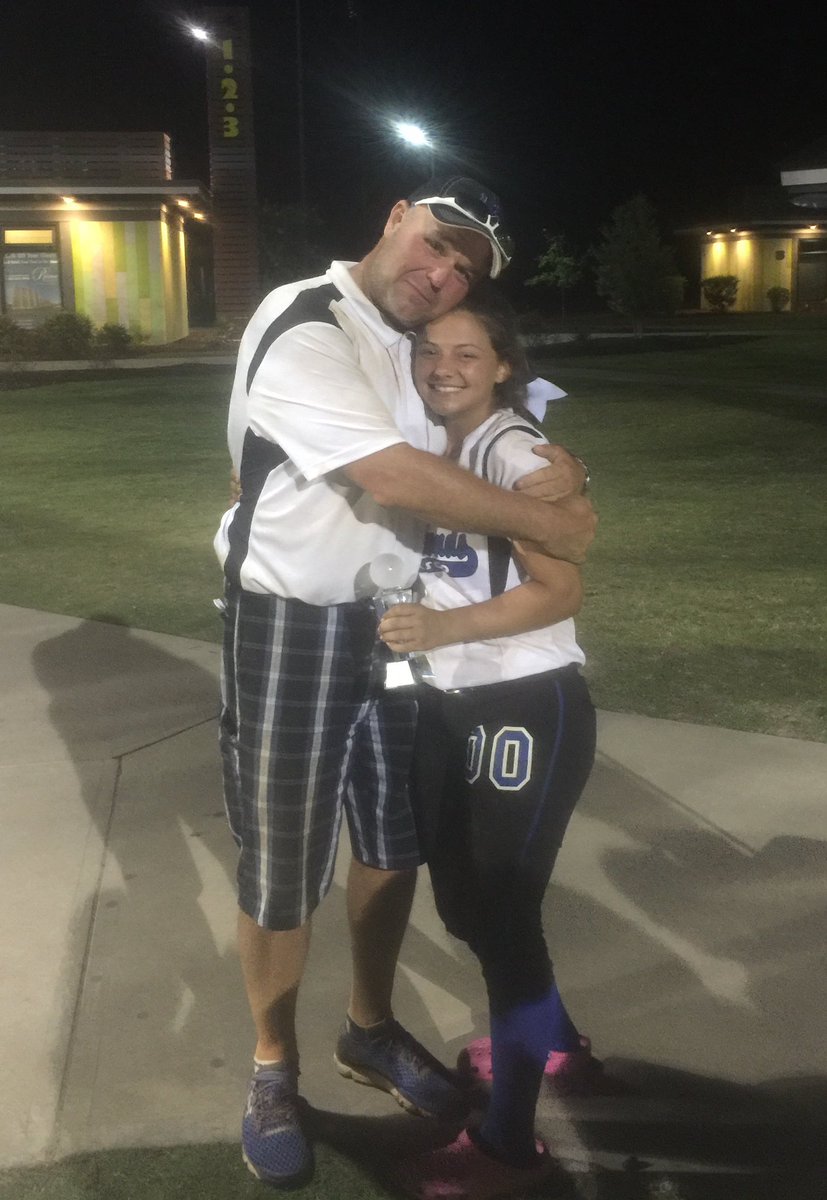 kendrajmitchell's tweet image. Today was the last day I will ever play a game in a Wasco Diamond uniform💙
Coach Bill thank you for everything you have done for me and for making me the softball player I am today. Even though I won’t have you as a coach in another game, you will forever be my coach! I love you