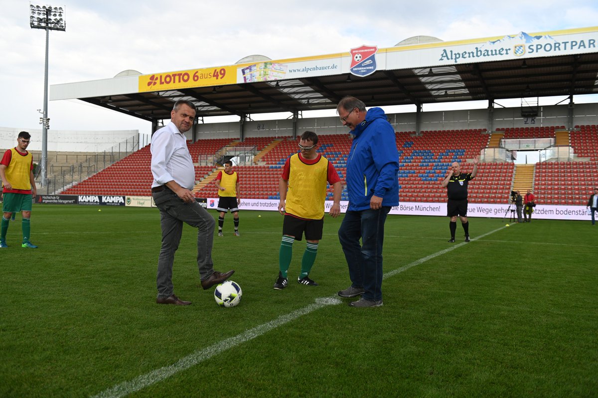 Am Ende heißt es 14:1 gegen die Stars des Münchner Amateurfußballs! Und auch der #HachingSchautHin #Inklusionstag neigt sich dem Ende zu. Es war toller Tag mit jeder Menge Emotionen 😍 Danke an alle Beteiligten, die das Alles möglich gemacht haben 🙏🏻 #MehrAlsEinVerein