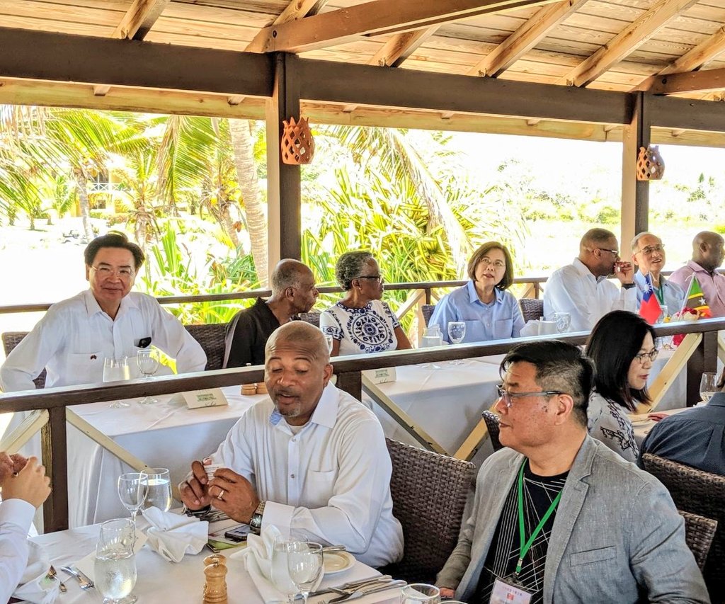 MOFA_Taiwan's tweet photo. The official luncheon at @Nisbet_Nevis is one to remember! Great friends, great settings &amp; great food make for an unbeatable combination, much like the partnership between #Taiwan &amp; #StKittsAndNevis. Thank you, @markbrantley3, for the #NaturallyNevis experience. JW #JFDS2019 https://t.co/6SwMyUXzrG