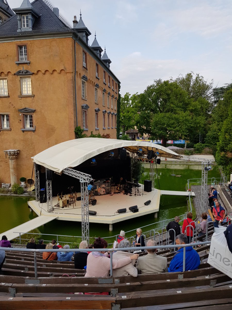 turbinefreak's tweet photo. #Schlossfestspieleedesheim mit @Binky0491 und @robby3008 #lifeislikeasong https://t.co/MR1PkbdHb8