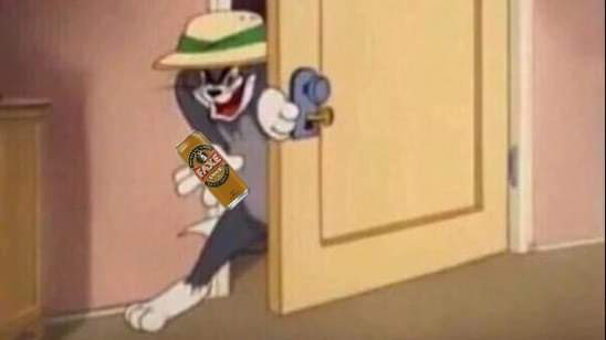 Móðursystir: Hæhæ Hvít, við erum að halda litla skírnarveislu fyrir Bryndísi klukkan tvö á eftir og þér er að sjálfsögðu bo-
Ég: