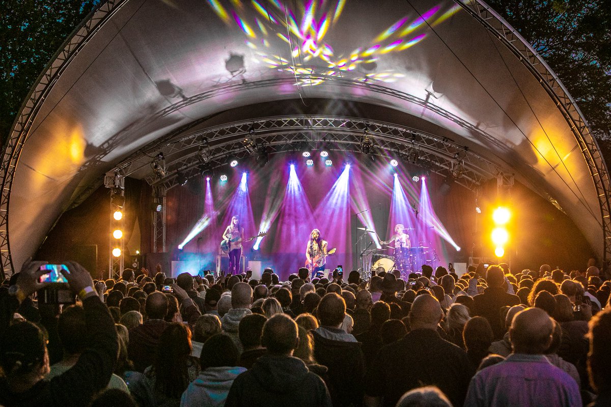 TheatrMwldan's tweet photo. Some super shots of @KTTunstall last night at @CardiganCastle courtesy of the very clever 📷 Jennie Caldwell / Lluniau gwych o @CasAberteifi neithiwr gan Jennie Caldwell #YnYCastell #AtTheCastle https://t.co/X0R3Y3vjcx