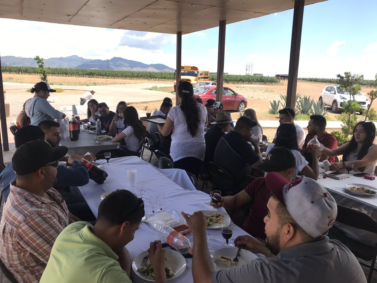 PROMETEC1's tweet photo. 🍇Visitan estudiantes @CEUNOOficial Agua Prieta viñedo “Uvas de Altura”, bienvenidos a una nueva cultura #enoturismo 🍇 #PROMETEC impulsa la industria vitivinícola de la región. https://t.co/0zO4XUknLX