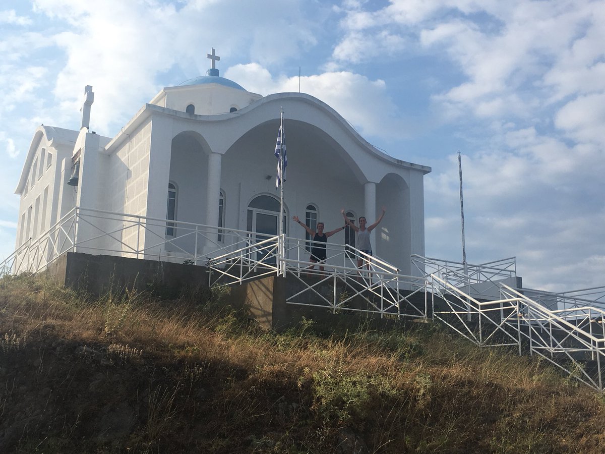 It’s getting warmer and the guests are still loving that early morning run club... 🏃‍♀️ 🏃‍♂️ #Fitness #SweatyBetty #NeilsonHolidays #LimnosIsland #ThatView #LemnosCastle #BeautifulIsland #RunClub
