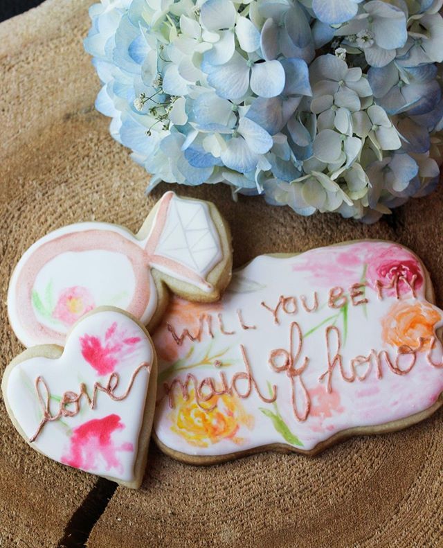 byjaclyn's tweet photo. Wedding season is in full swing! Its hard to say no to a cookie 😉 Cookies are always a fun way to ask your bride tribe!💍⁠
⁠
#watercolourcookies #decoratedcookies #byjaclyn #weddingseason #theknot #ilovebaking #lovetobake #royalicing #fancycustomcooki… https://t.co/zRYkYqvkmY https://t.co/xbkmMzvNAe