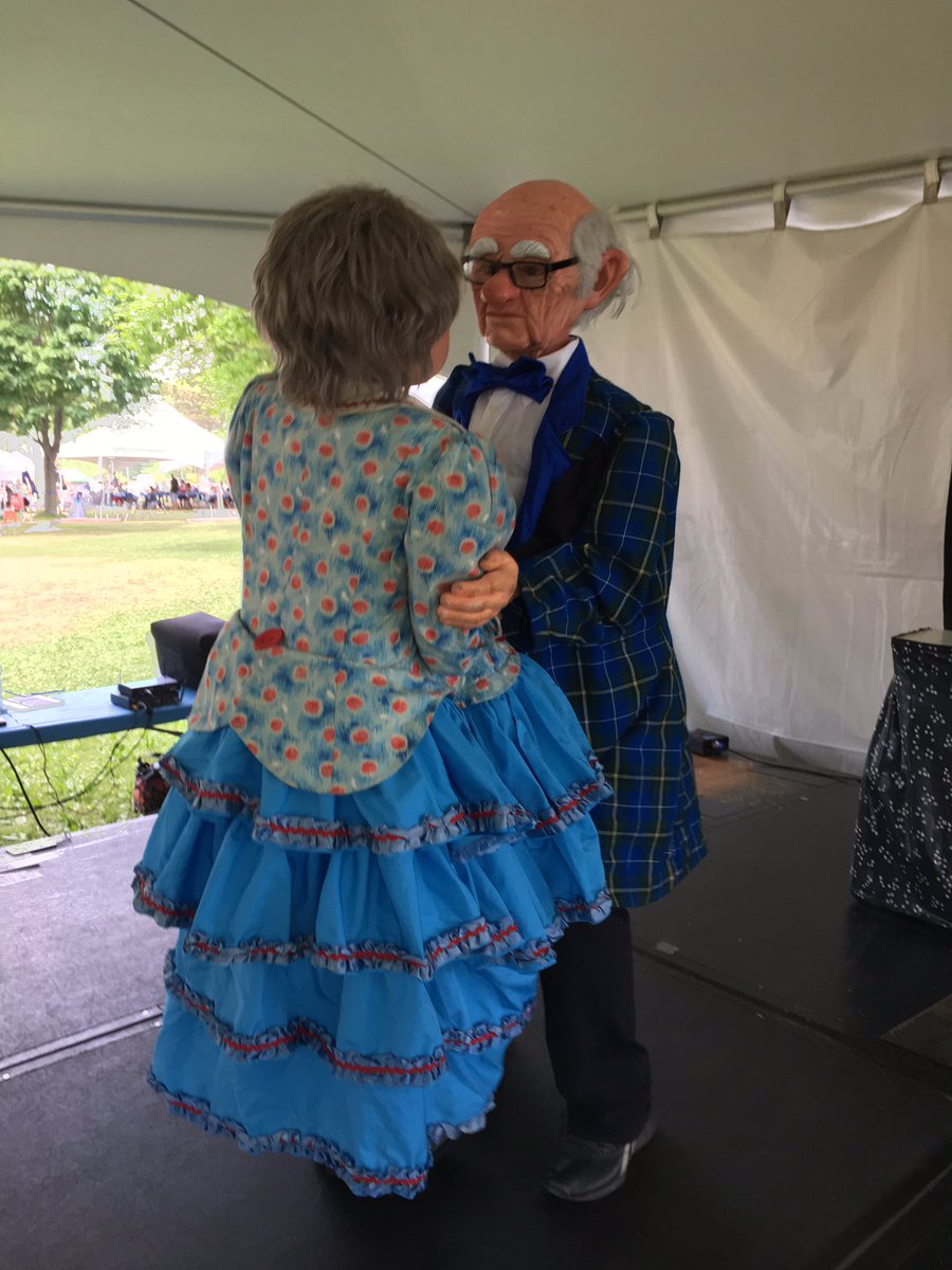 Delighting the kids at the <a href="/cogeco/">Cogeco</a> Stage right now  <a href="/Blv_Waterfront/">BellevilleWaterfront</a> &amp; Ethnic Festival is <a href="/SpinCycleLtd/">SpinCycle.Ltd</a> next show is 3pm <a href="/BellevilleON/">City of Belleville</a>