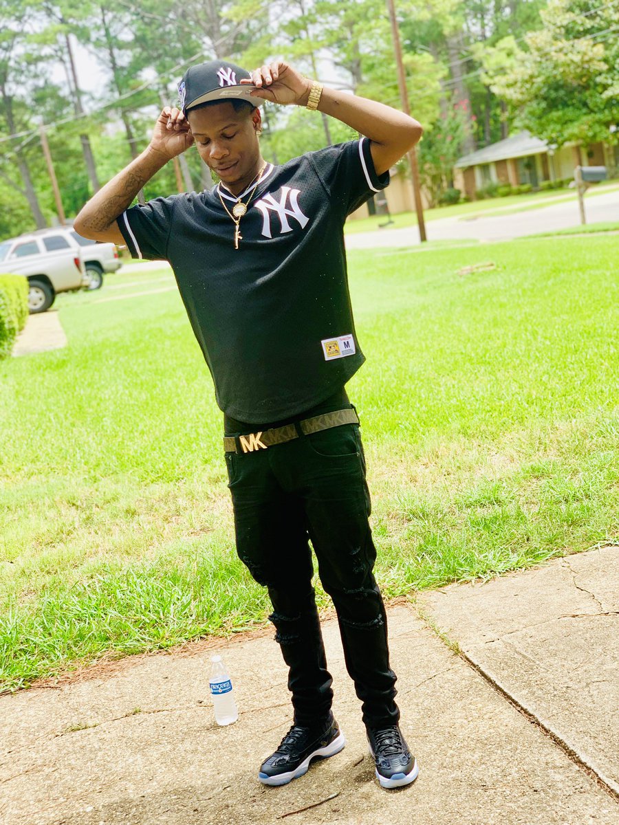 IAM_2LANE's tweet photo. Mo Money Mo Problems I Still 👀 Blood On Dem Dollas Dem Haters Motivate We Wouldn’t Be Nothing With Out Em 🦍🖤🇺🇸 ... #$M™️ #LLBNB #LLGETTI https://t.co/qDhqz22h4W