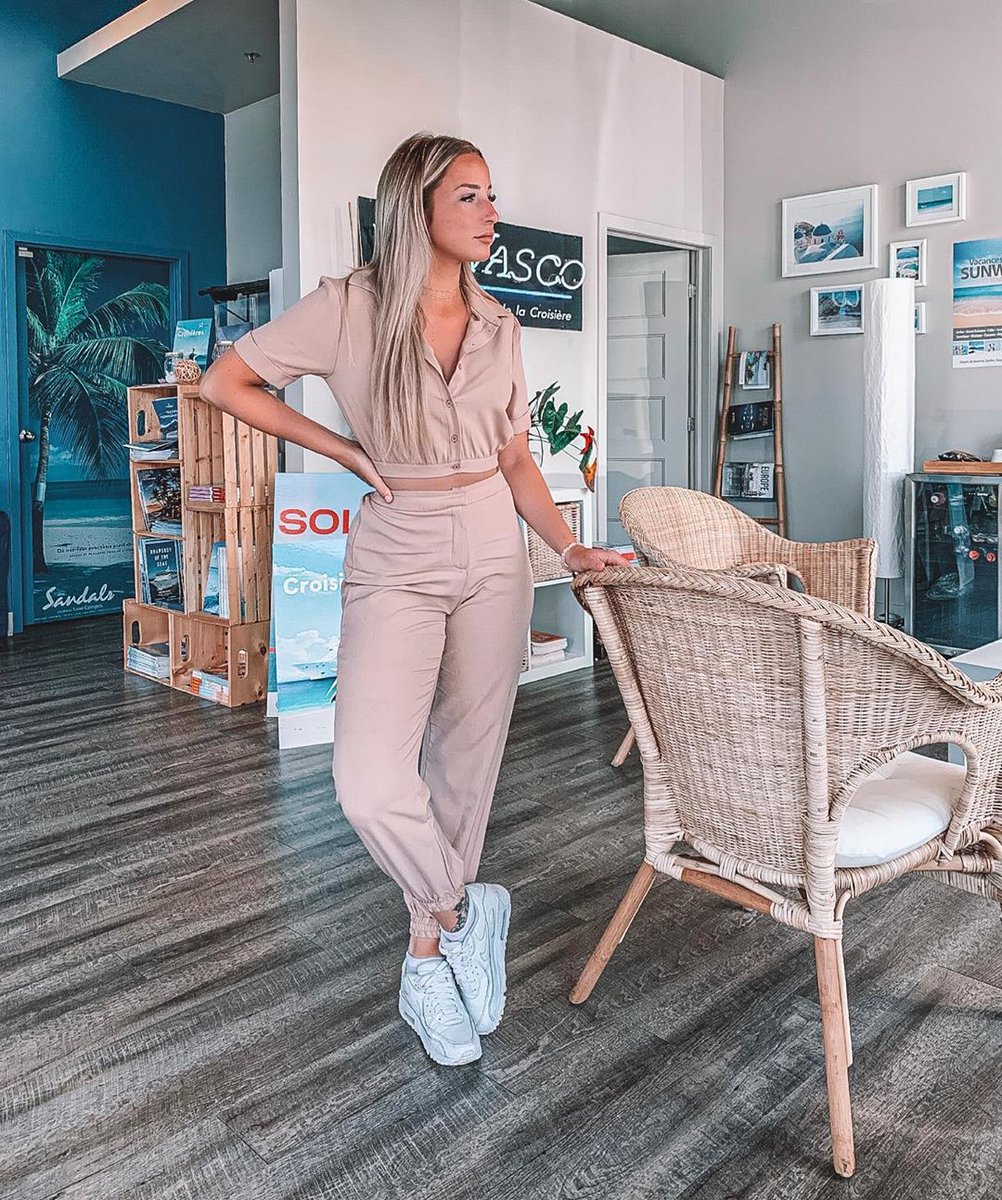 shopmandee's tweet photo. Pink – your new color crush 🌸 How amazing does #Mandeebabe @gabbyelazzer look in this 'fit? 😍 

#shopmandee #pink #ootd https://t.co/8J2VFwv2xQ