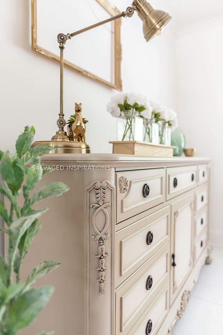 SalvagedIns's tweet photo. Being both soft and strong is a combination very few have mastered --- but this dresser did! π π β€οΈ
#dressermakeover #paintblening #blendingtechnique #howto #blendpaintonfurniture #furnitureflip #furnituremakeover #DIY #nosanding #dixiebellepaint #slickstick https://t.co/l94bkpqlQE