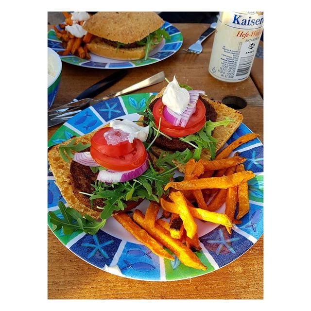 EmelieFriis's tweet photo. Se found that in Danmark, or at least in this part of Denmark there is no  #veganfood. This has not been an issue since we stocked the boat before we left but it has meant we have bean eating crazy healthy for the past week.

Just imagined how happy we were finding #vegsnburgers https://t.co/KA3fTdYiqV