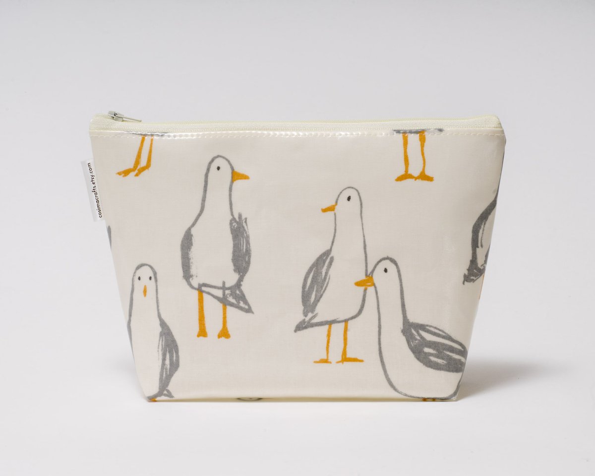 CosimacraftsSue's tweet photo. These cute cosmetics bags always remind me of trips to the seaside, throwing pebbles in the sea.....
https://t.co/MMCIMKIlYH
 #womaninbizhour  #crafthour  #ukcraftershour https://t.co/6sft6dDmUL