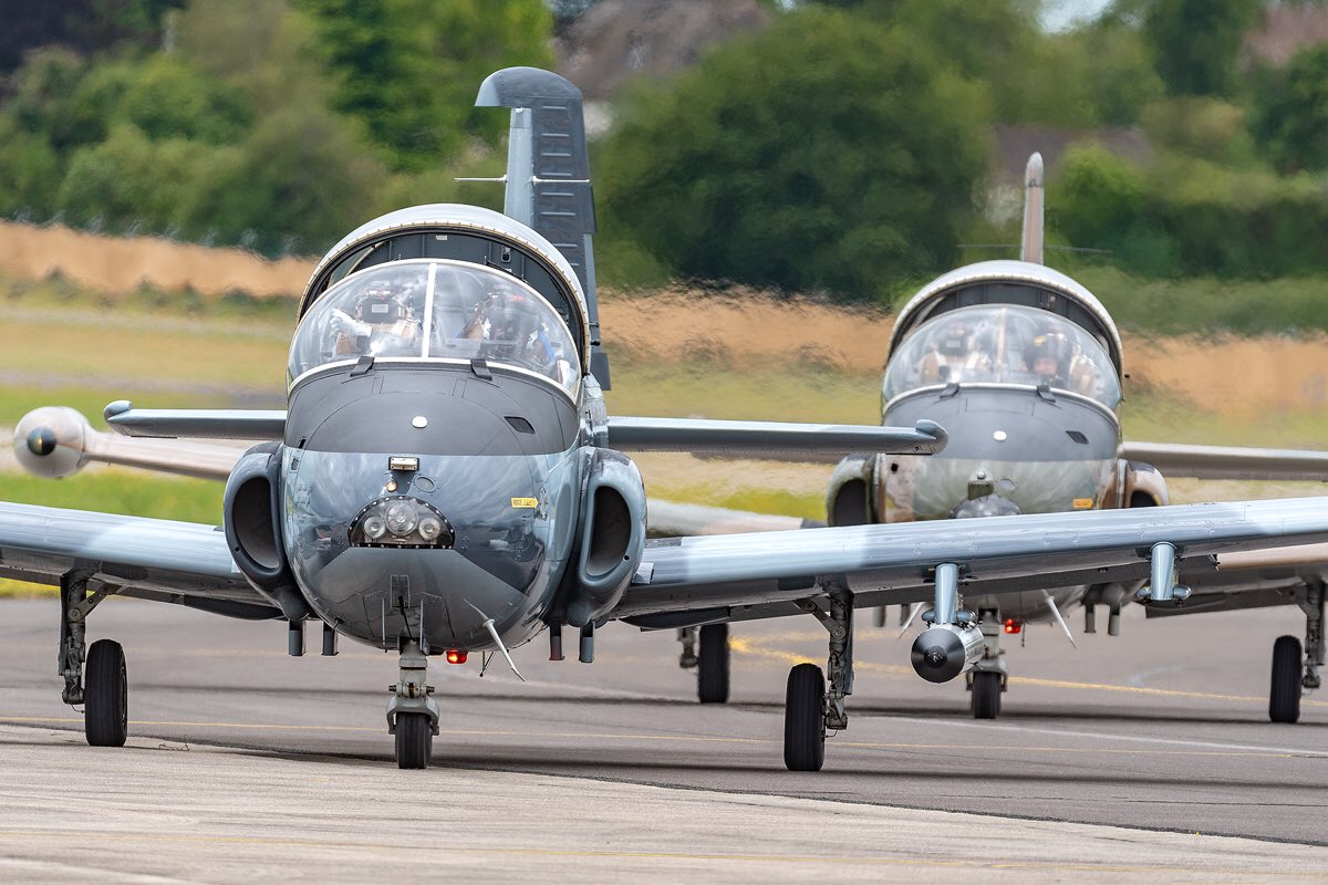 D4N_A1R's tweet image. a few shots of @StrikeDisplayUK yesterday at @YeoviltonAirDay #avgeek #strikemaster #yeovilton19