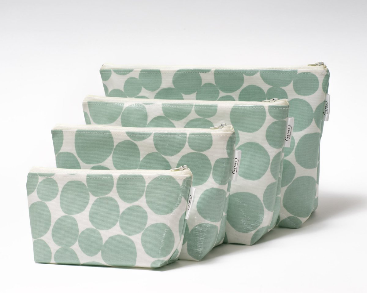 CosimacraftsSue's tweet photo. These cute cosmetics bags always remind me of trips to the seaside, throwing pebbles in the sea.....
https://t.co/MMCIMKIlYH
 #womaninbizhour  #crafthour  #ukcraftershour https://t.co/6sft6dDmUL