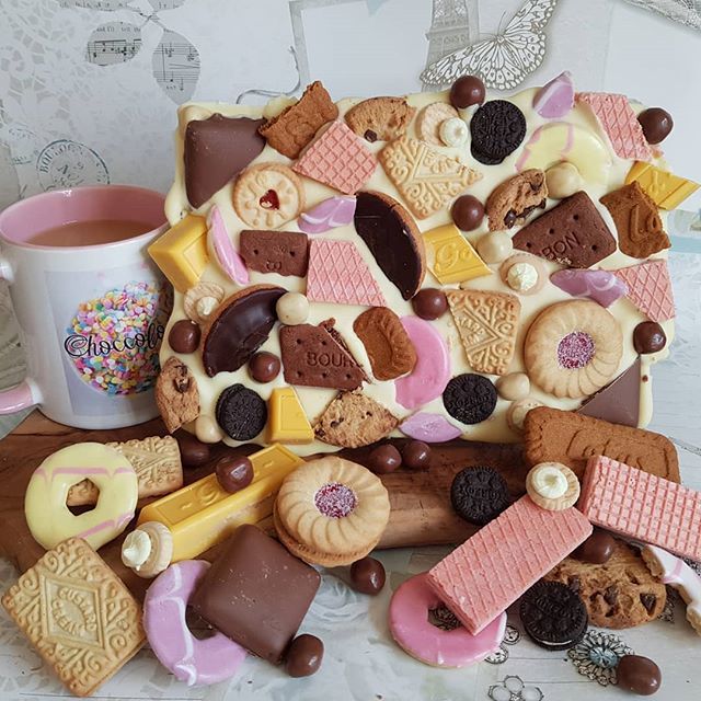 choccolottie's tweet photo. What's your favourite biccie? Do you dunk or is dunking banned in your brew?!
As much as I love my children, bedtime can't come soon enough today!! Could do with a cuppa and a chunk of one of these right now 😴🙄😴
.
.
.
.
.
.
.
.
.
.
.
.
.
#choccolotti… https://t.co/bC5ocM8wZw https://t.co/KYVBFQQFjf