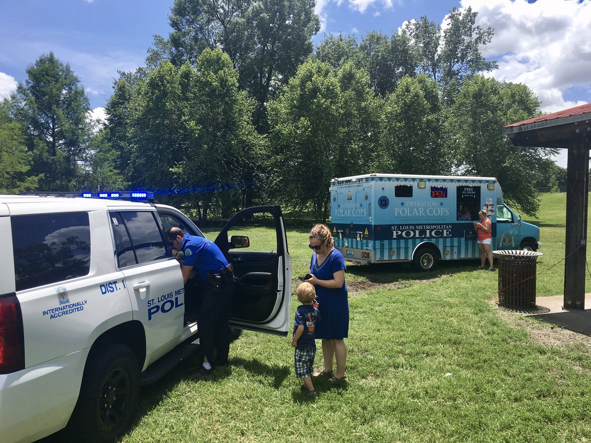 SLMPD's tweet photo. Princeton Heights Neighborhood Community Day at Wilmore Park.
๐ฆ
๐
#STLPolarCops @PHNA_STL #SLMPD #CommunityEngagement #Recruitment https://t.co/LdGeFJ0Blz