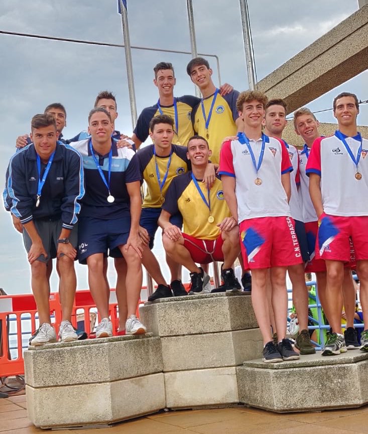 #CampCatalunyaJuniorOpenAbsolut
INCREIBLE resultat en el relleu 4x100 Estils Masculí Junior l’equip format per A.Santos, P.Lana, A.Verdejo i V.Cabrera s’ha proclamat CAMPIONS de Catalunya Junior
1 º<a href="/cnsantboi/">C.N. Sant Boi</a> 4.04.17
2º<a href="/CNsantandreu/">CN Sant Andreu</a> 4.05.76
3º<a href="/TerrassaNat/">Secció de Natació Terrassa</a> 4.07.33
#ForçaCNSB💪💦🏊‍♂️