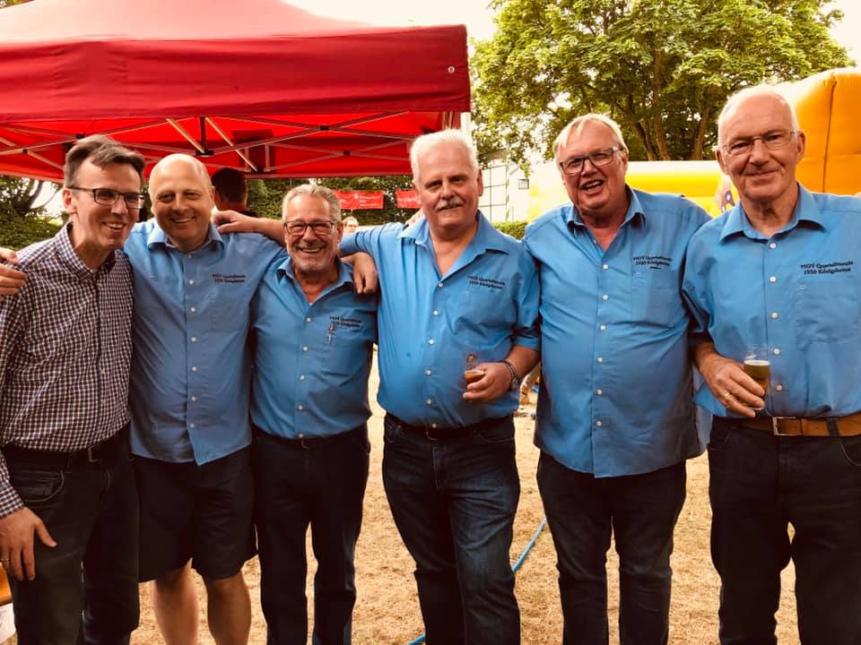 Gute Stimmung und die #Party dauert noch weiter an: Heute haben wir beim Ferienzeltlager auf dem Schützenplatz in Bedburg-Königshoven tatkräftig mit angepackt. :-) Es war uns eine Ehre! #wearefamily #quartettvereinfamilie #kindersindunserezukunft #ferienzeltlager #sommerferien