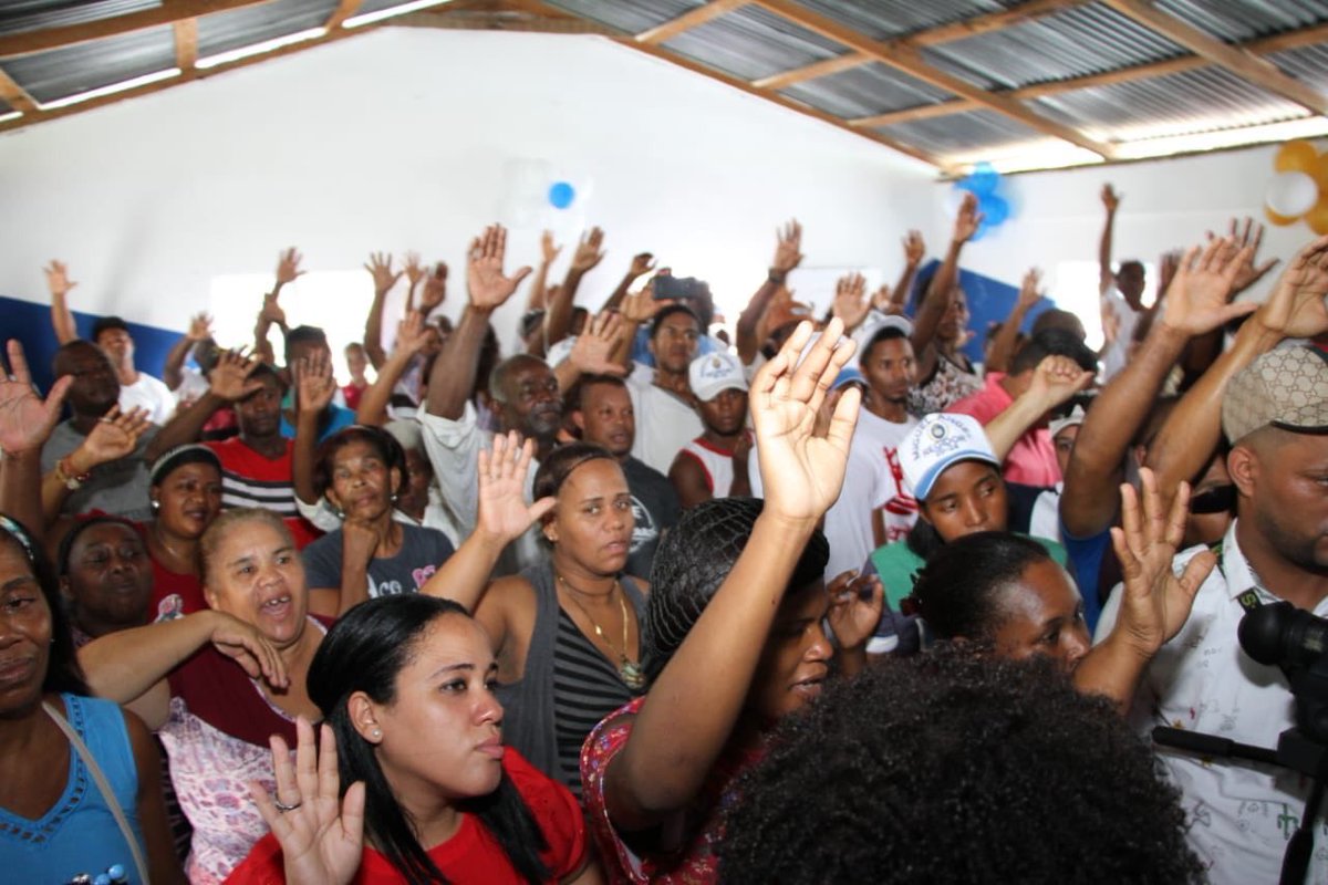 .<a href="/luisabinader/">Luis Abinader</a> juramenta en <a href="/PRM_Oficial/">PRM</a> al exalcalde del Distrito Municipal de La Cuaba en el municipio Santo Domingo Oeste por el PRD, junto a toda su estructura política.

#ElLectorRD #Politica