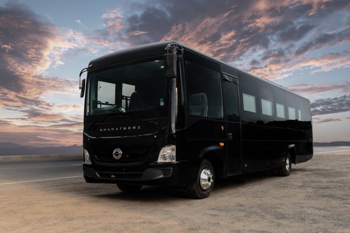 reddycustoms's tweet photo. Presentg a pvt jet styled office on wheels to work while on a biz trip or stuck in traffic. Equipd wid hi-speed inet, video conf, entertainmt sys, intercom, washroom & pantry.
#BharatBenz #OfficeOnWheels #MobileOffice #Style #Luxury #PrivateJet #FirstClassTravel #FirstClassCabin https://t.co/74oGjnglAo