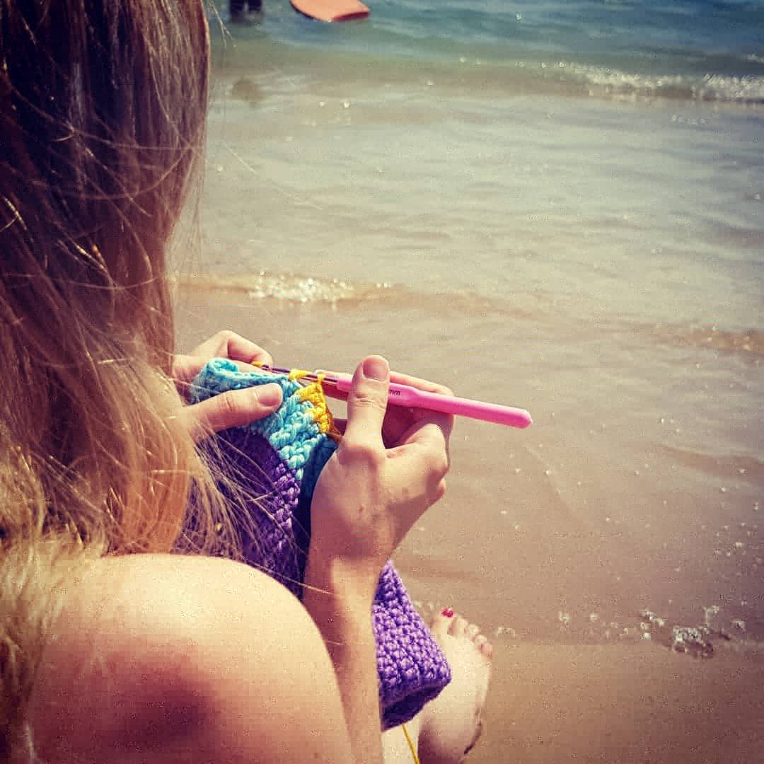 LCosiente's tweet photo. Me siento cosiente y bella, ¡hasta siendo playera!
.
#labellacosiente #crochetgram #crochets #crochetaddict #crochetlove #crochetingaddict #crochet_relax #crochetcullera #cullera #bolsitoencamino #coloresqueenamoran #farodecullera https://t.co/C8tvMPZ8nT