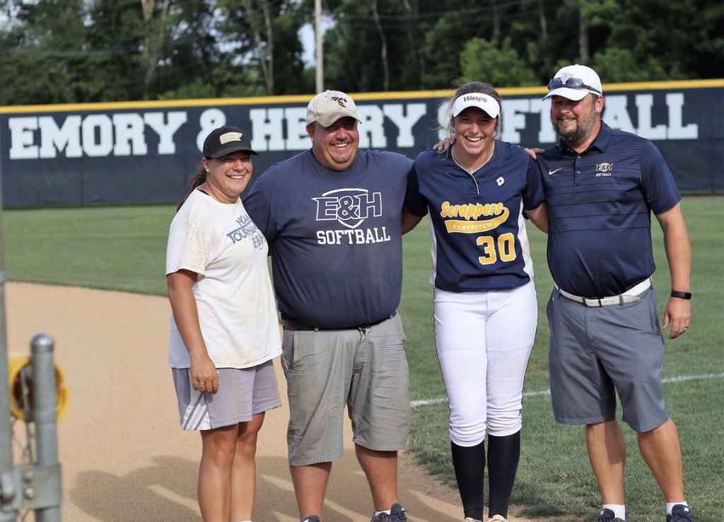 avessss30's tweet photo. Can’t wait for this next chapter!! EHC ‘24💛💙 #gowasps https://t.co/nJxIVhXBjg