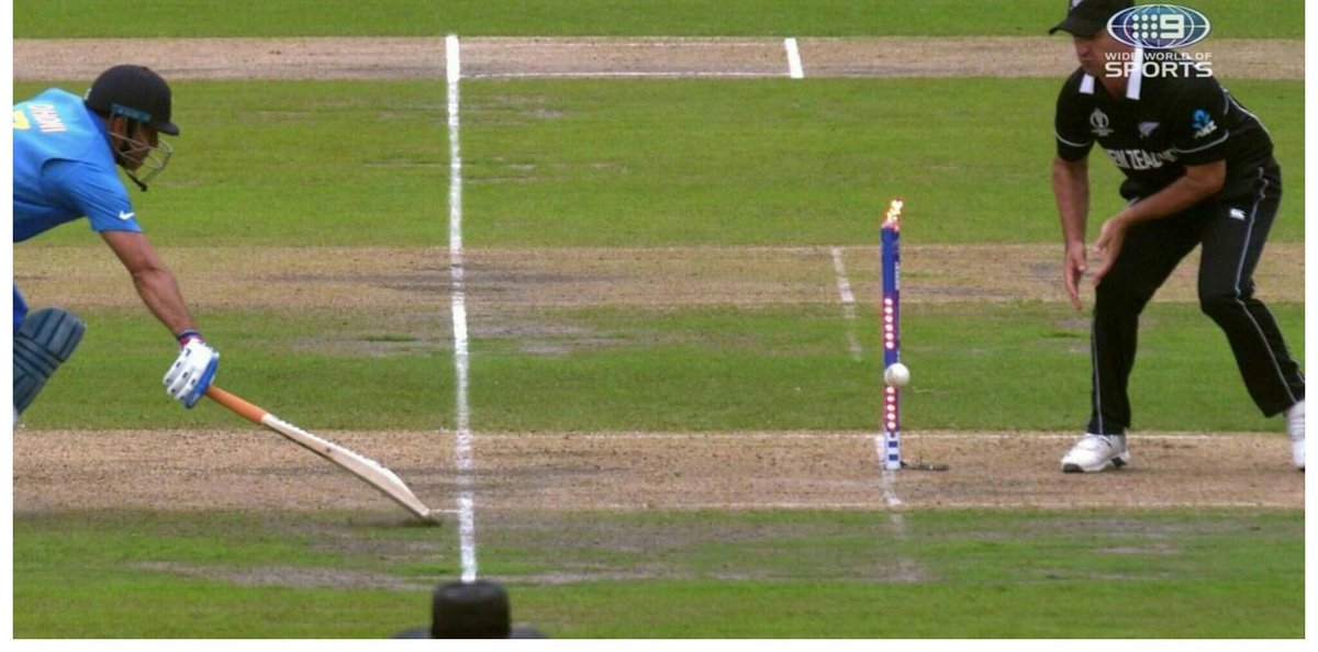VickyVjAddict's tweet photo. Butler in an interview said he is a Dhoni fan, Never thought he is this much loyal 😝😂
#MSDhoni #butler #Guptill https://t.co/DhukOiLl45