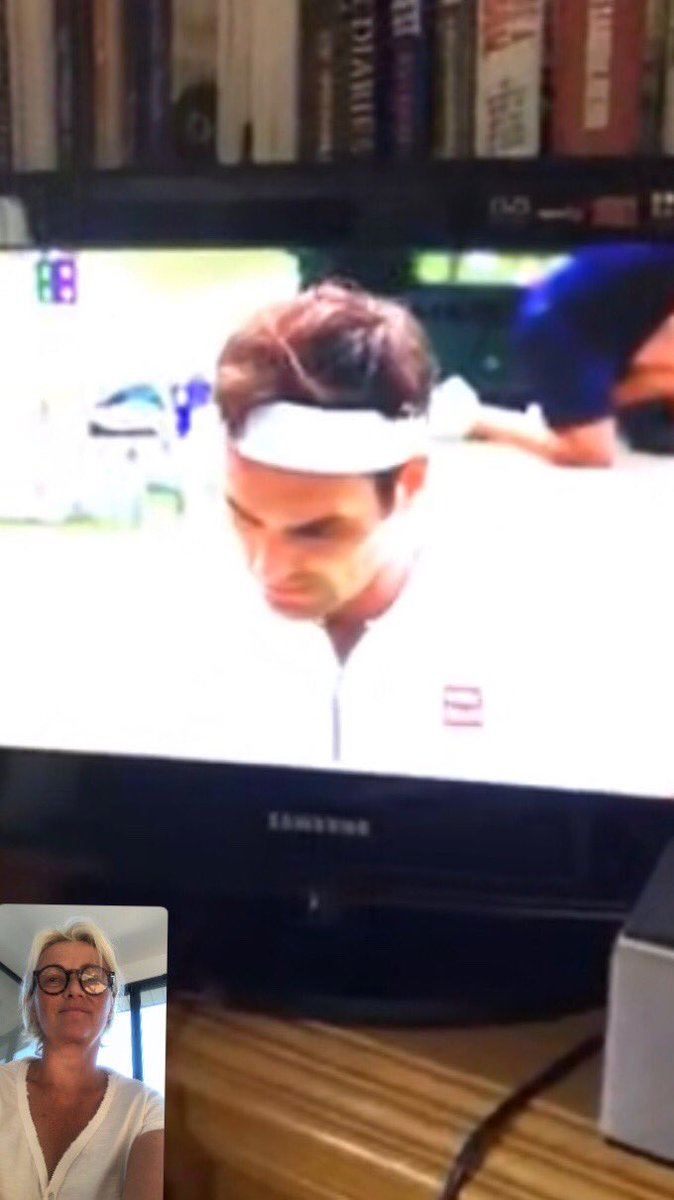 MarionVanR's tweet photo. Voilà à quoi on reconnaît les vrais amis: @DenisMacShane a mis fin à mon supplice en me faisant partager sa télé britannique par FaceTime pour les derniers jeux de ce match inouï!! Même si... #IloveRoger
#Wimbledon
#Federer
#AQuoiSertMaRedevance
#HonteALaTVFrançaise https://t.co/VKUYkPojyU