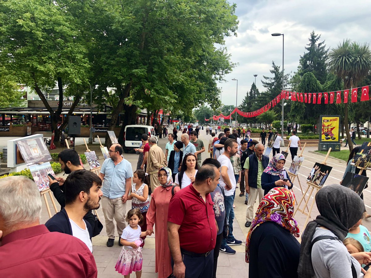 AKGencSakarya's tweet photo. AKM önünde gerçekleştirdiğimiz “ 15 Temmuz Destanı Fotoğraf Sergimiz “ ile şehitlerimizi rahmet ve minnet ile andık.

#15TemmuzDestanı ‘nı unutmadık, unutturmayacağız. https://t.co/rqLKqakB5P