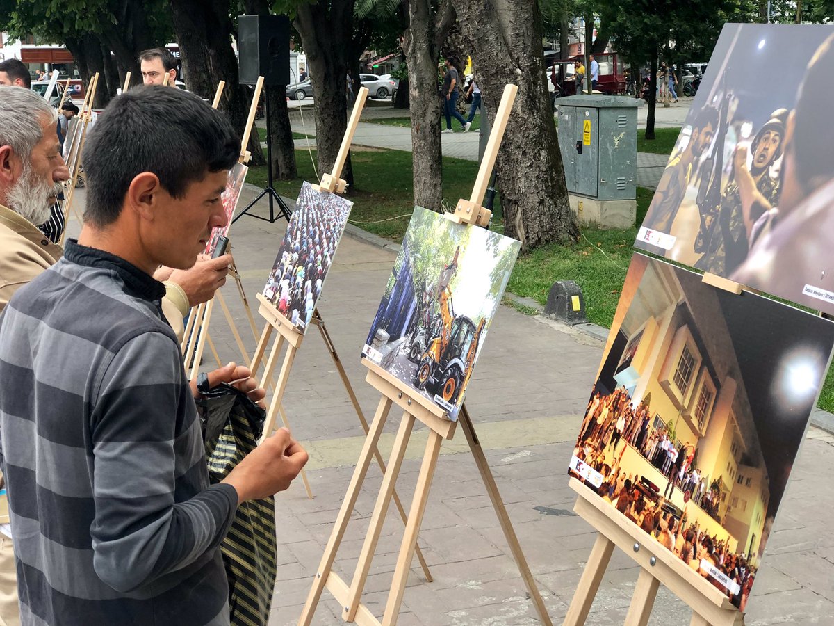 AKGencSakarya's tweet photo. AKM önünde gerçekleştirdiğimiz “ 15 Temmuz Destanı Fotoğraf Sergimiz “ ile şehitlerimizi rahmet ve minnet ile andık.

#15TemmuzDestanı ‘nı unutmadık, unutturmayacağız. https://t.co/rqLKqakB5P