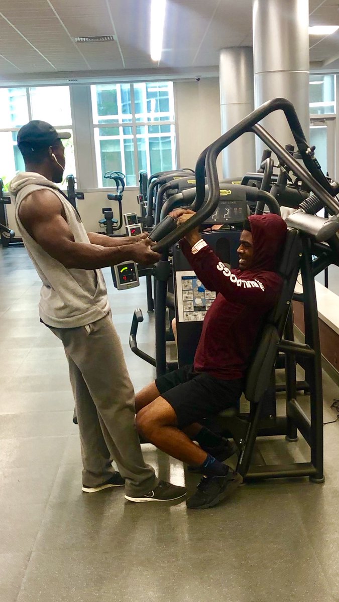 Shawnpreston25's tweet image. There is a time for pups to become DAWGS💪🏽🏈
#samemessage #differentmessanger