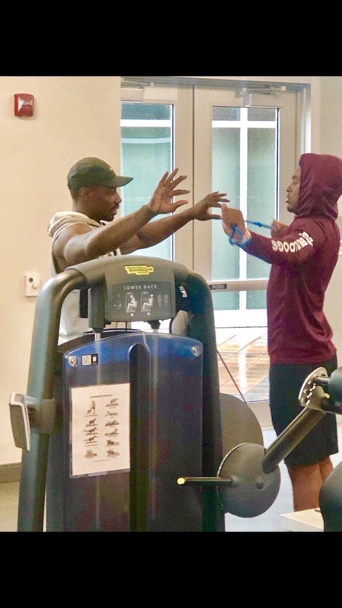 Shawnpreston25's tweet image. There is a time for pups to become DAWGS💪🏽🏈
#samemessage #differentmessanger