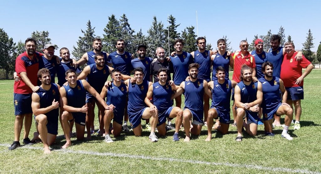 ferugby's tweet photo. #FERugby | Porque l@s que se caen y se levantan son mucho más fuertes que l@s que nunca han caído. Orgullosos de nuestras #Leonas7s y de nuestros #Leones7s 💪 El trabajo estaba hecho, aunque el sueño olímpico no se haya hecho realidad. Hoy más que nunca #VamosLeonas #VamosLeones https://t.co/KdSN4WwNMD