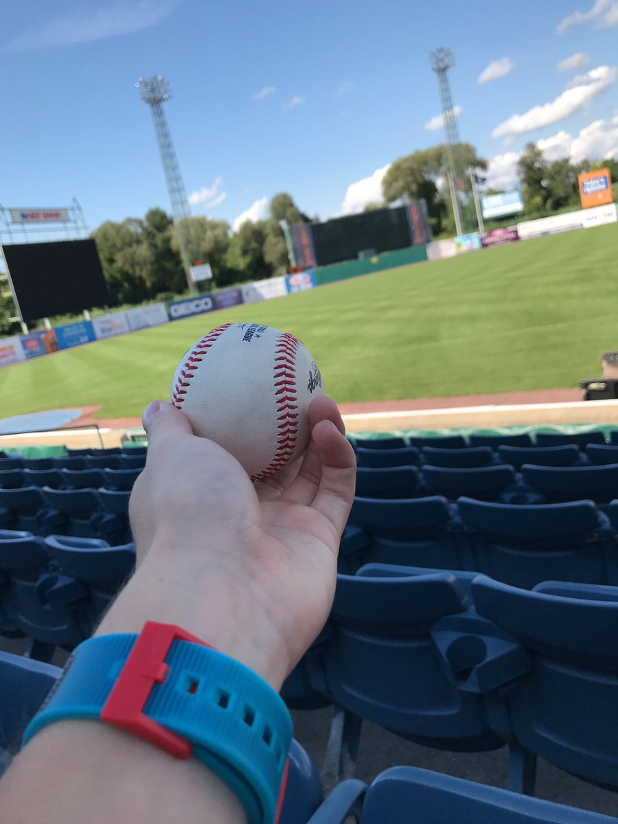 rigitjam's tweet photo. Gotta ball, watching baseball, lovin the music... good day #metsdj #gannonmetsbuzz #notwatchingwimbledon https://t.co/Bn7o9OoVbU