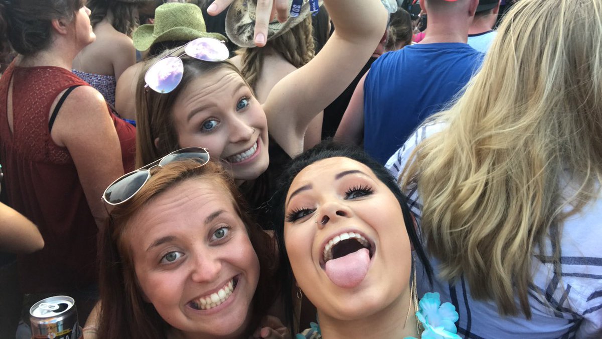 Emma goes to <a href="/CountryBoomLAX/">Country Boom</a> to drool over all them babes on the stage <a href="/KipMooreMusic/">Kip Moore</a> <a href="/EarlDibblesJr/">Earl Dibbles Jr</a> <a href="/GrangerSmith/">Granger Smith</a> <a href="/kanebrown/">Kane Brown</a> <a href="/m10penny/">Mitchell Tenpenny</a> <a href="/JordanCWDavis/">Jordan Davis Music</a> 😍😍😍 

y’all are fricking amazing 🎸🎤
