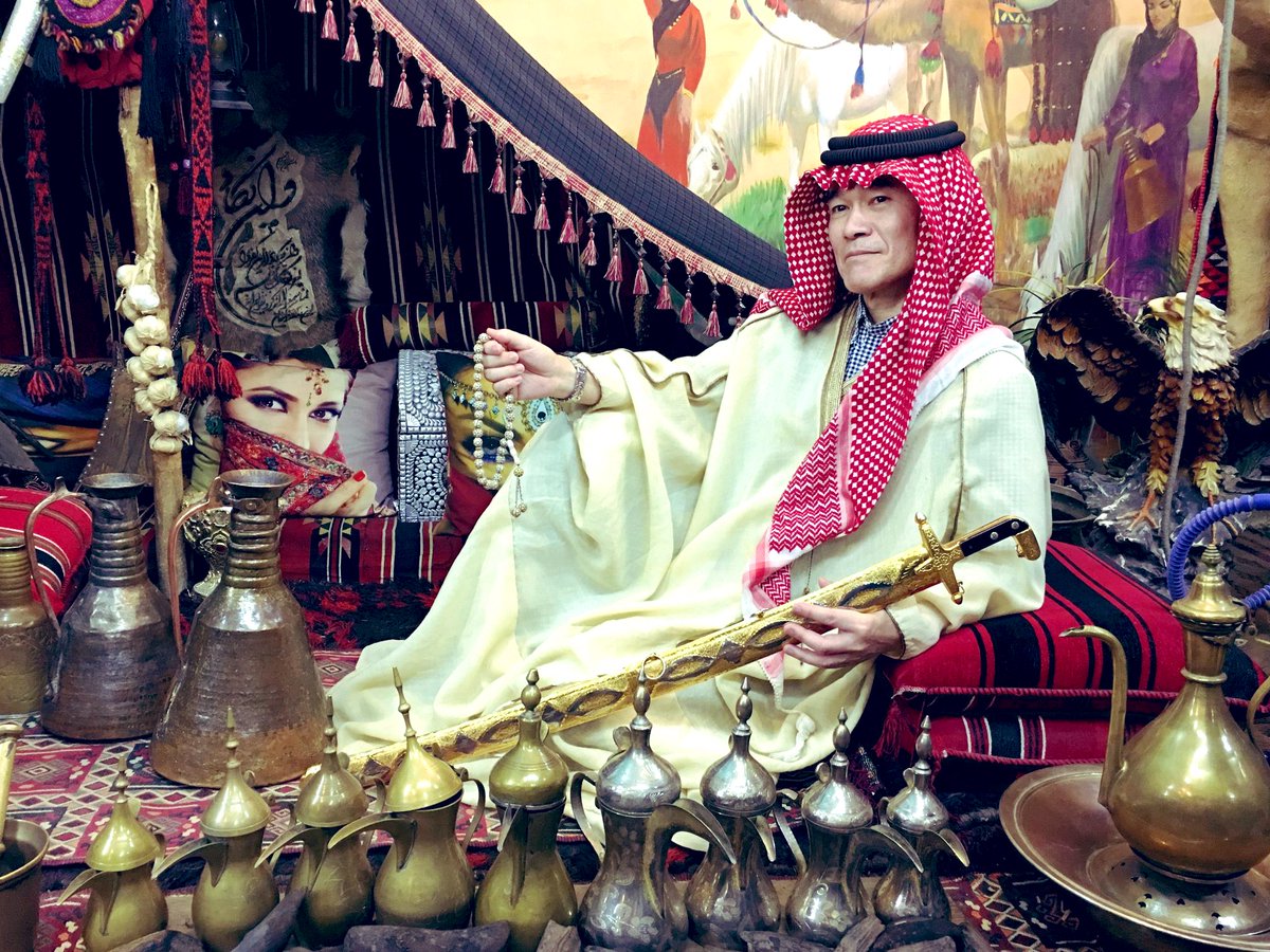 nippon_ar's tweet photo. زار سفير #اليابان لدى العراق ناوفومي هاشيموتو شارع المتنبي في بغداد، وتعرف على تاريخ القشلة وساعتها، فضلاً عن الاطلاع على متاحف المركز الثقافي البغدادي التي تضم مختلف الأشياء التي كان البغداديون يستخدمونها في حياتهم اليومية وبعض الصور التاريخية للحقب الماضية التي مرت على العراق https://t.co/bBKIOpGmcB