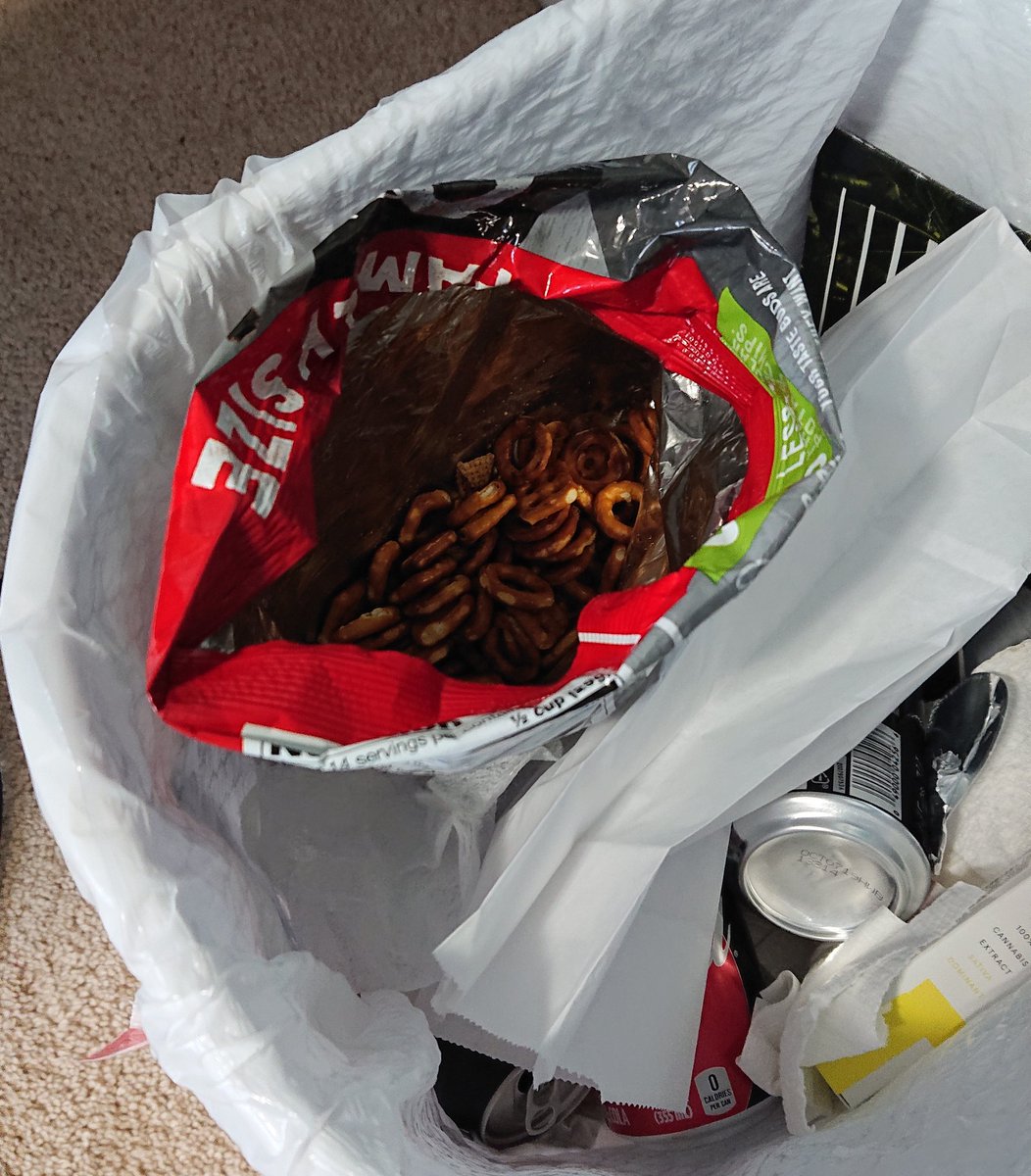 Pretzel_Free's tweet photo. Shame! https://t.co/haATrhXTWP