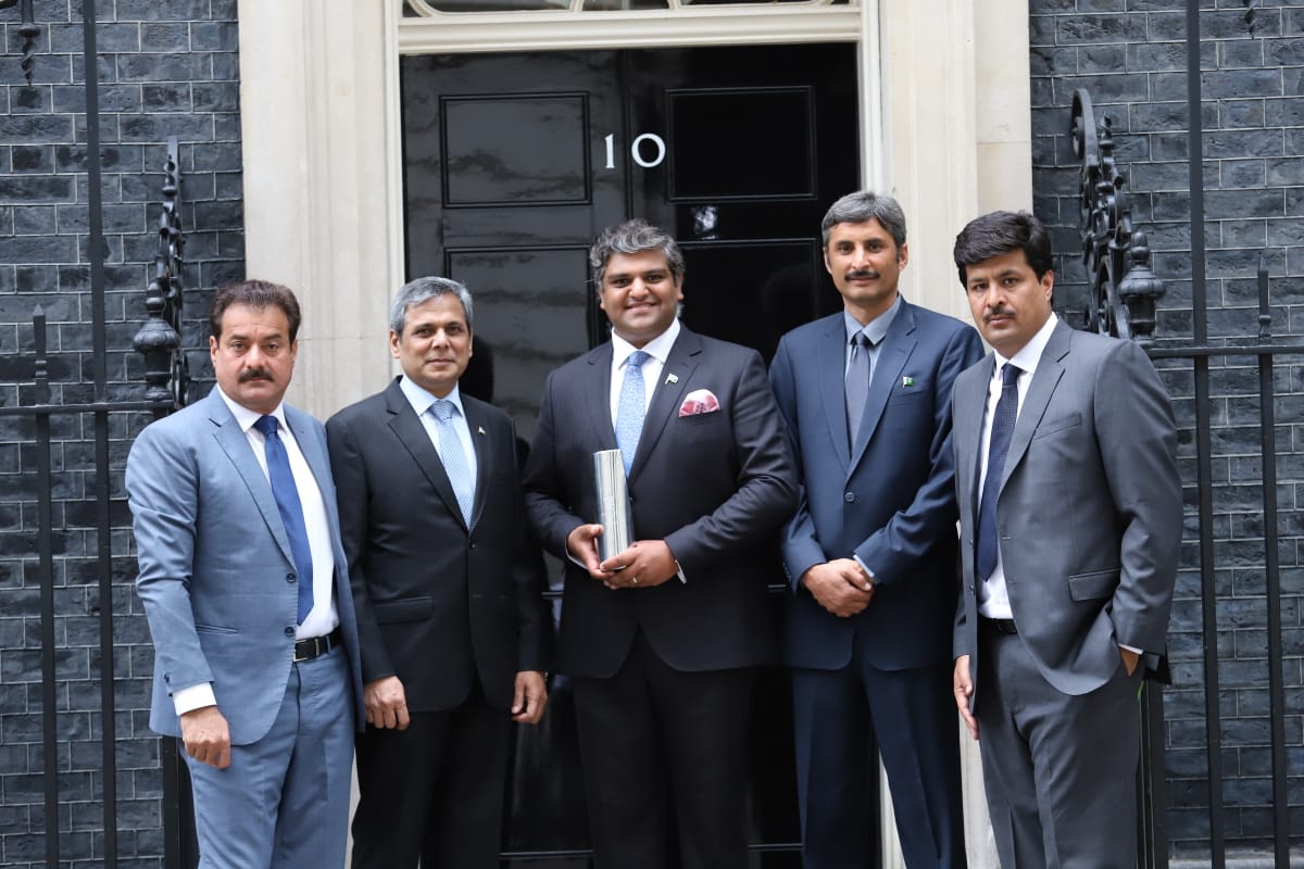 TeamZHQ's tweet photo. Pakistan Parliamentary Cricket Team at 10 Downing Street, official residence and the office of the British Prime Minister to receive the trophy of Inter-Parliamentary Cricket World Cup 2019.
#ENGvsNZ #CWC19Final #CricketWorldCupFinal #IPCWC @ZainHQ @IPCWC https://t.co/mr0sR2PUDX