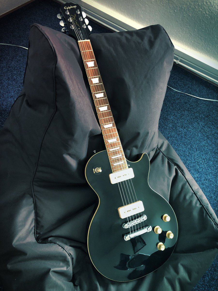 recordingbude's tweet photo. Rotzige P90‘s in the Bude. #epiphone #p90 #rocknroll https://t.co/HuMcETL0If