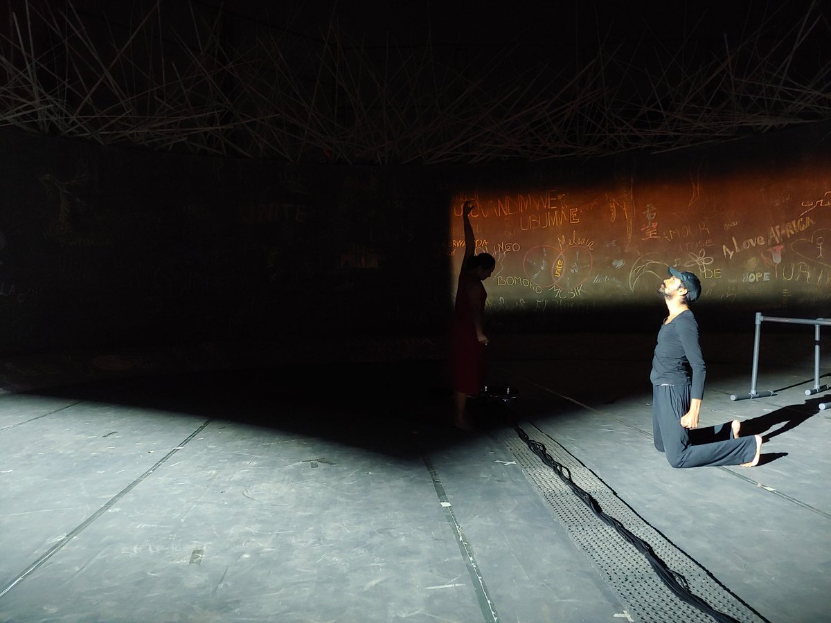 Mother Wall - Directed by David &amp; 
Ruwanthie 🇬🇧🇱🇰

A story about a woman and a child, and the separation of a wall. 

#Ubumuntu2019