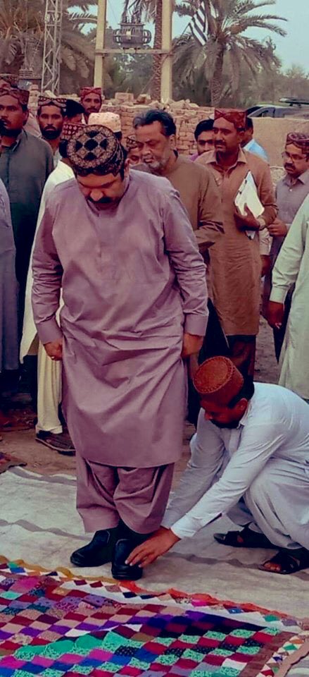 nsabbasiOff's tweet photo. پ پ پ کے وزیر ۔۔
خدارا سندھ کی عوام اب تو سنبھل جائو۔یہ وڈیرانہ سوچ کے لوگوں نے تمھیں اس حد تک جھکا دیا ھے کہ انسانیت بھی شرما جائے https://t.co/2XkQwlf17T