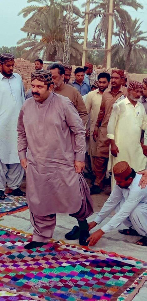 nsabbasiOff's tweet photo. پ پ پ کے وزیر ۔۔
خدارا سندھ کی عوام اب تو سنبھل جائو۔یہ وڈیرانہ سوچ کے لوگوں نے تمھیں اس حد تک جھکا دیا ھے کہ انسانیت بھی شرما جائے https://t.co/2XkQwlf17T