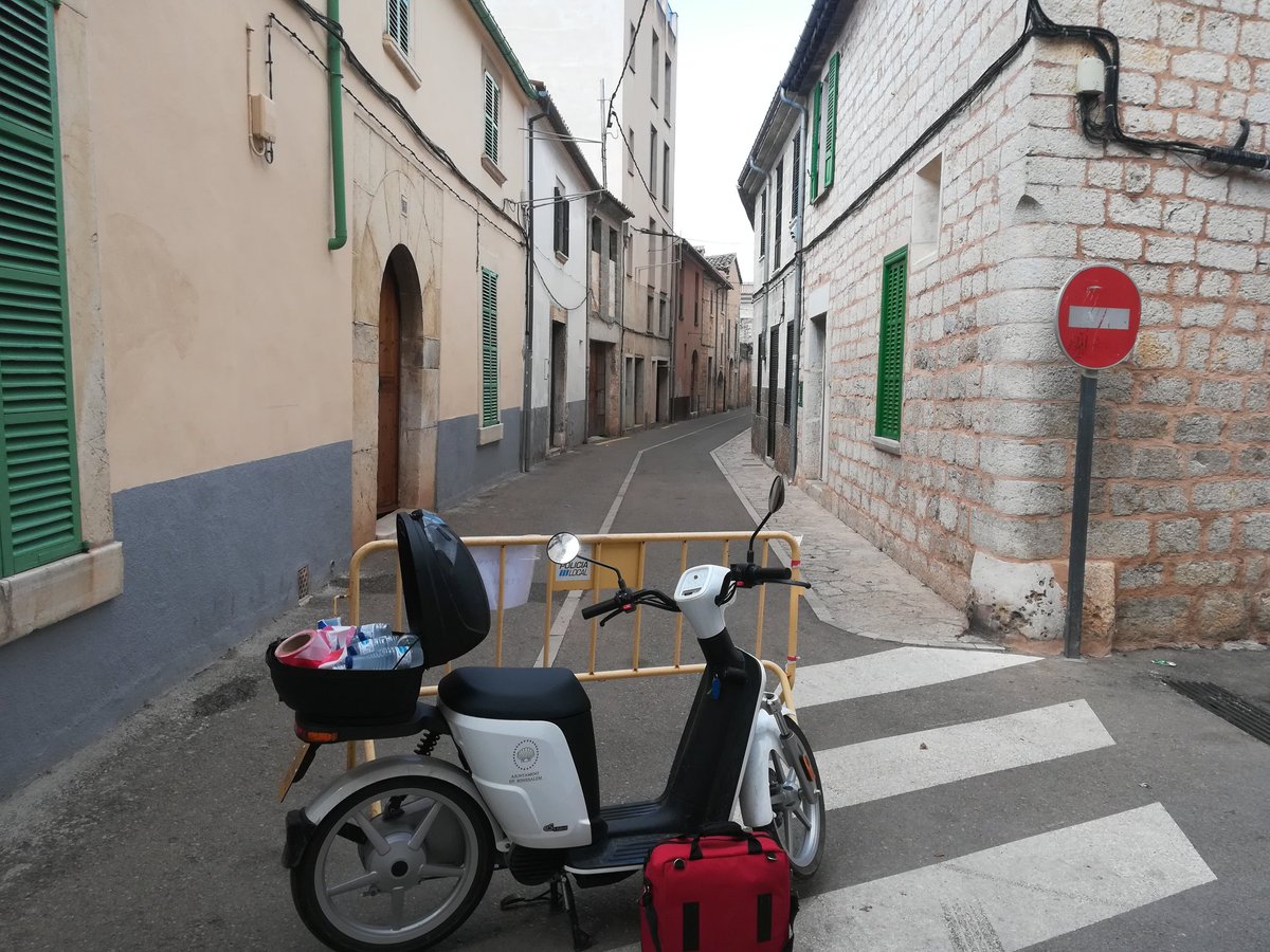 protecciocivil1's tweet photo. Avui hem donat suport amb policía local, pc Alaro, pc Inca i Santa María a la cursa ciclista en motiu de les festes de San Jaume.

Grasis a tots i Bona feina. https://t.co/rb2Cr38FvH