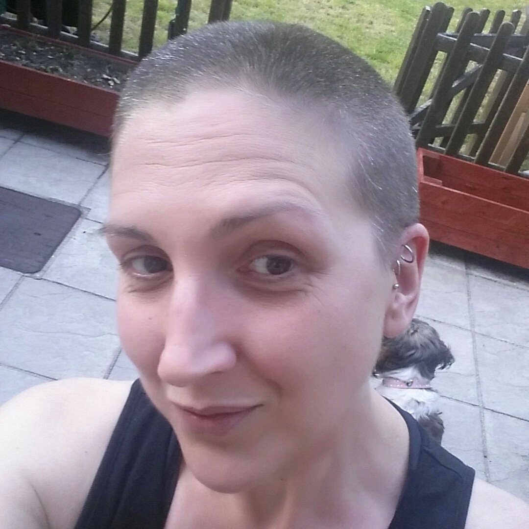 SmithMandie's tweet photo. #NewProfilePic my battle hair 💪😆 #Cancer #haircut #chemotherapy https://t.co/3dAuYUxXUh