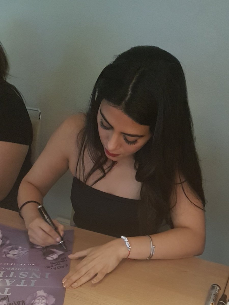 Skyffable's tweet image. Em @EmeraudeToubia #Itainstitutecon3 signing
