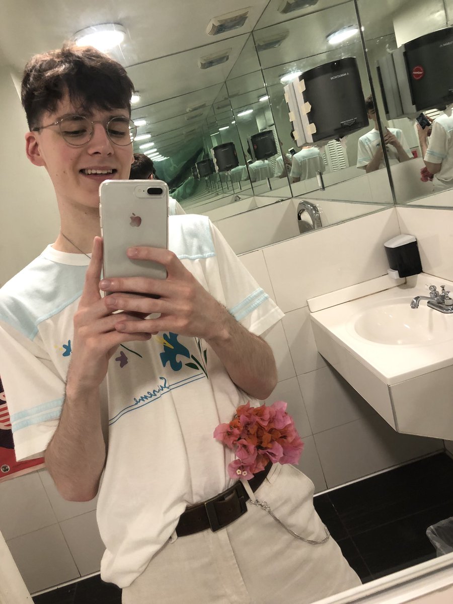 tommylomas's tweet image. la!!!