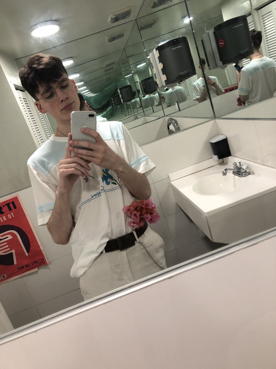 tommylomas's tweet image. la!!!